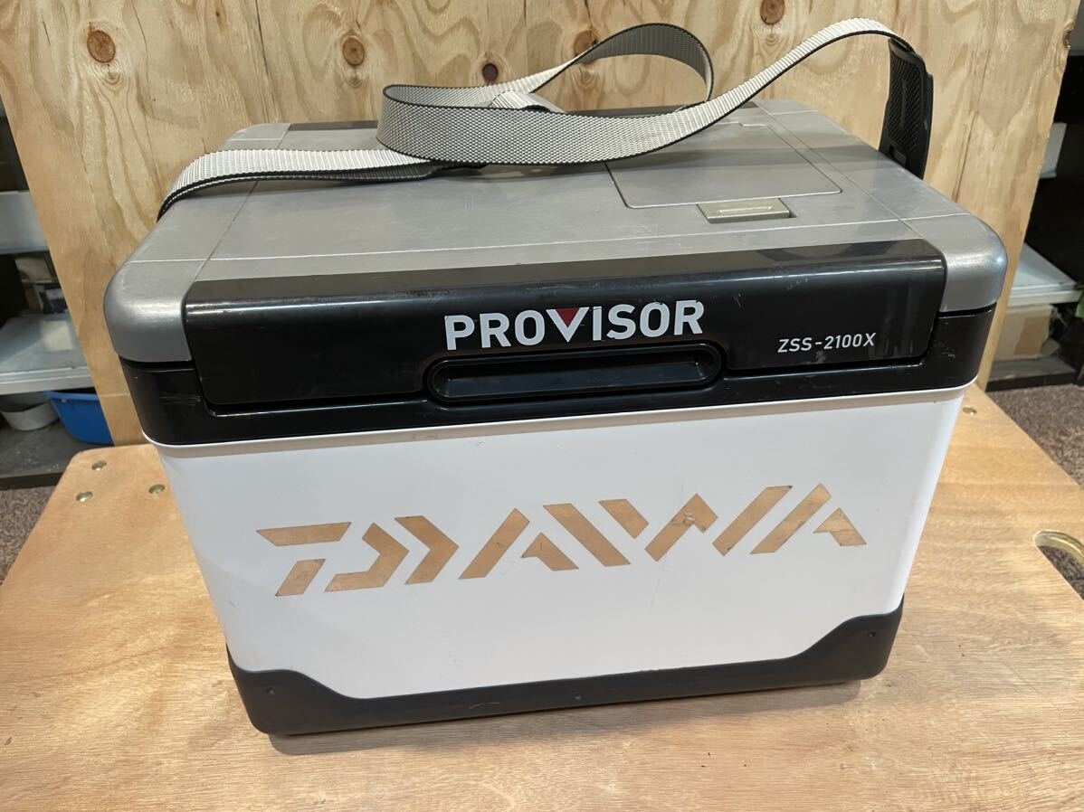 * б/у товар Daiwa DAIWA Pro козырек PROVISOR ZSS-2100X cooler-box . вход имеется *