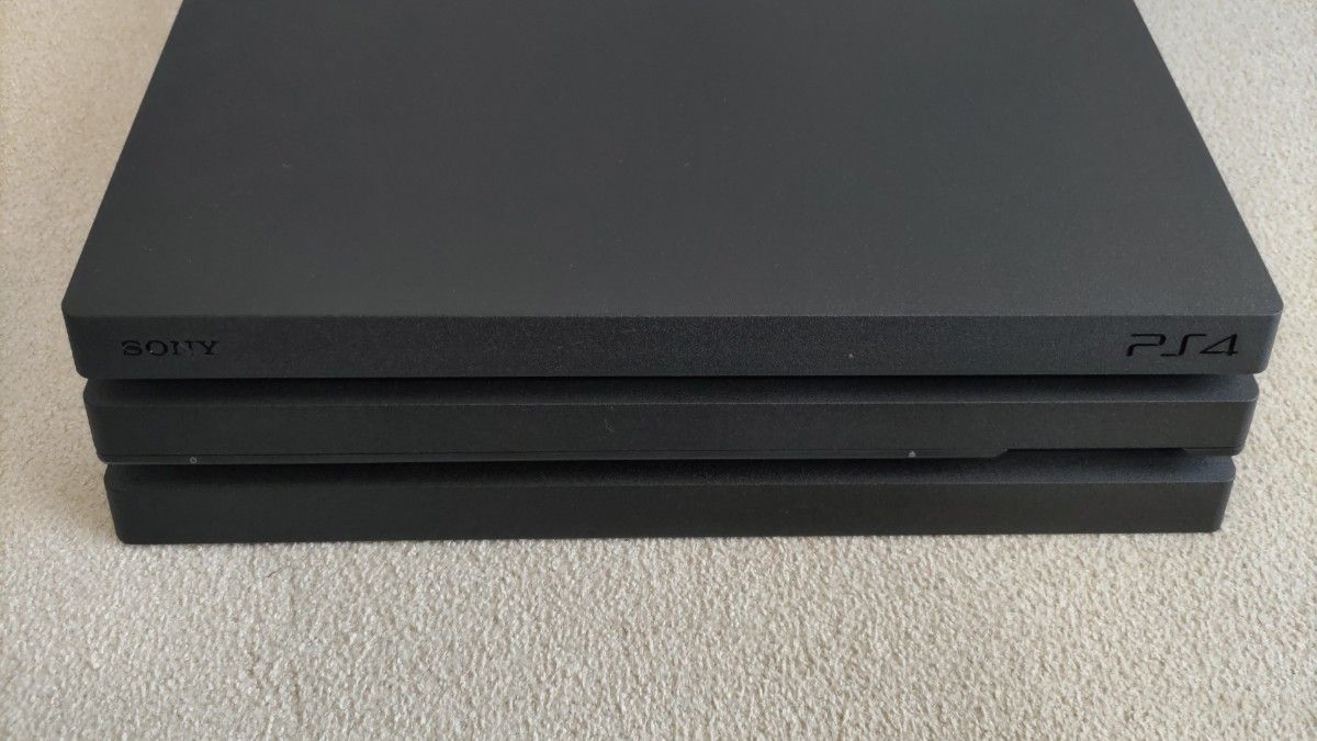 PS4 Pro CUH-7100BB01 1TB 専用縦置きスタンド充電スタンド2個 USB3個 放熱ファン付き　本体
