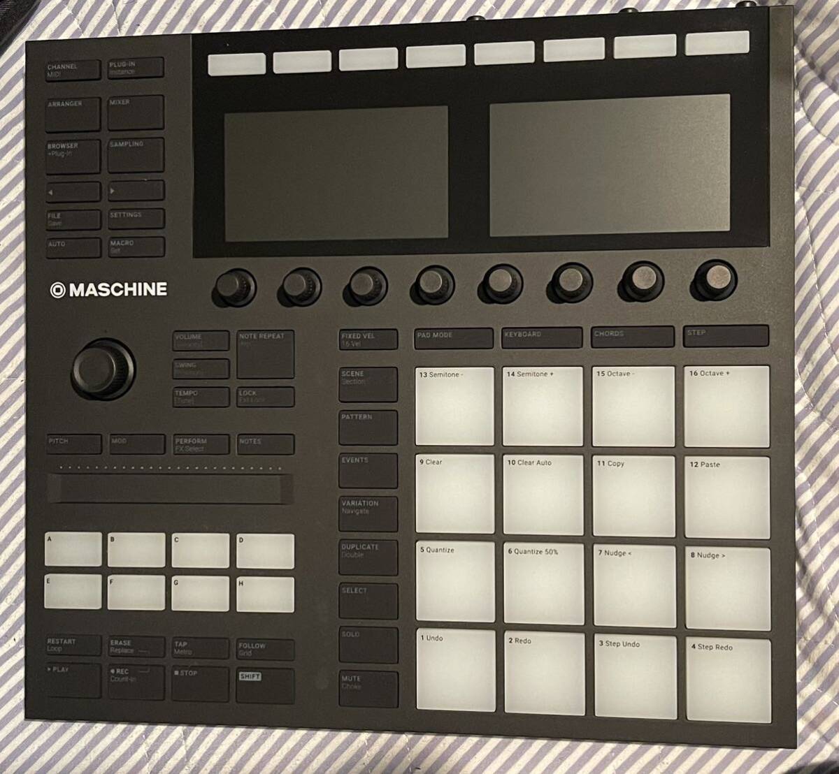 Native Instruments MASCHINE MK3 送料無料 電源アダプター無し 製品登録不可_画像2