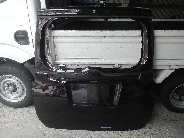 G35922 ZRR 80 Noah previous term back door rear gate panel purple 