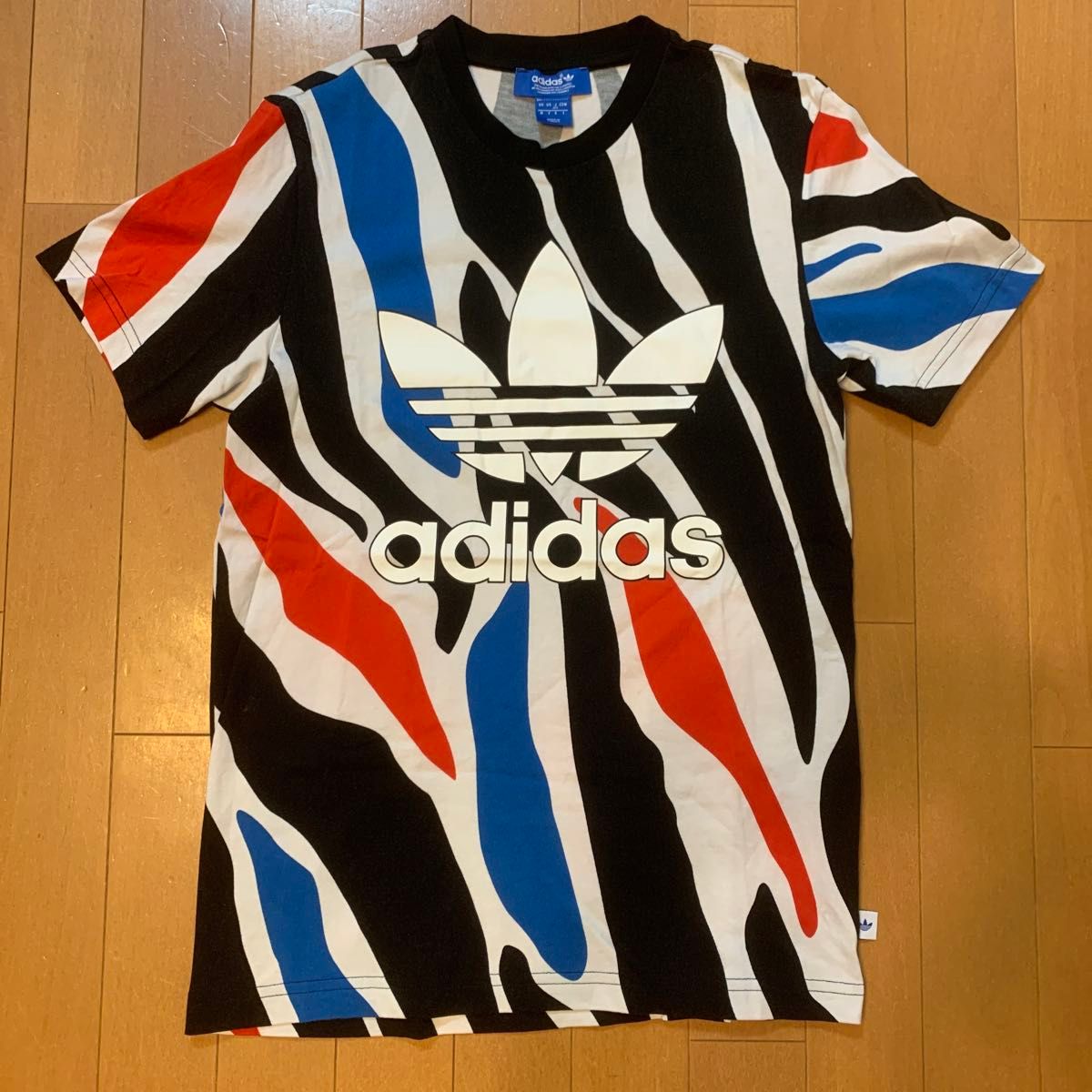 adidas Originals アディダスオリジナルス　Tシャツ　半袖Tシャツ　カラフル　ゼブラ柄　アニマル