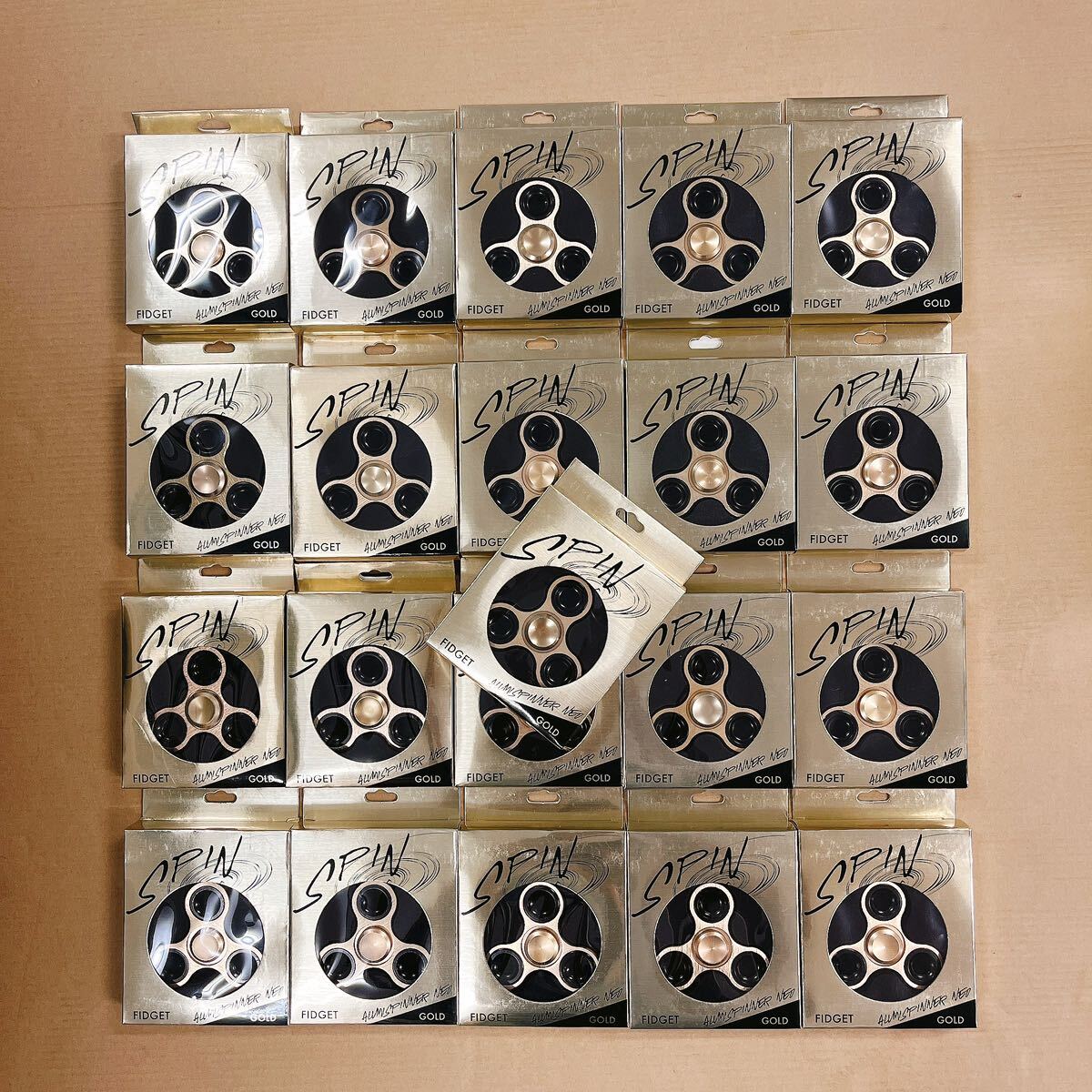 ③ 未使用 21個セット ハンドスピナー FIDGET SPIN GOLD 精神安定 4562351037051 まとめ売り 大量 未開封 アルミスピナーネオ HZ-ASN001の画像1