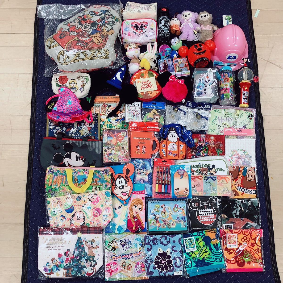 [K1]④ large amount Disney goods set set sale toy bag pouch stationery puzzle cushion rucksack pass case Disney Duffy 