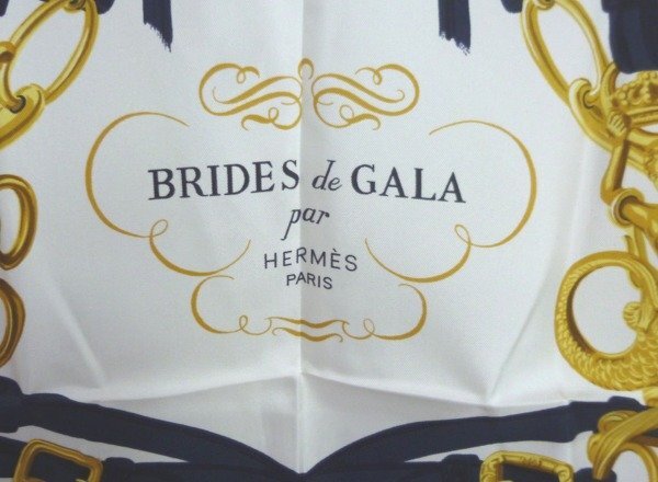 ☆☆HERMES エルメス カレ 90 シルク100% スカーフ BRIDES DE GALA 式典用馬勒 ホワイト × ネイビー系☆美品の画像3