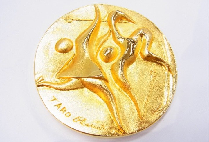 ■記念メダル ■ 札幌オリンピック SAPPORO’72 約100.9g 岡本太郎 ゴールドカラー ■ 通常保管品の画像2