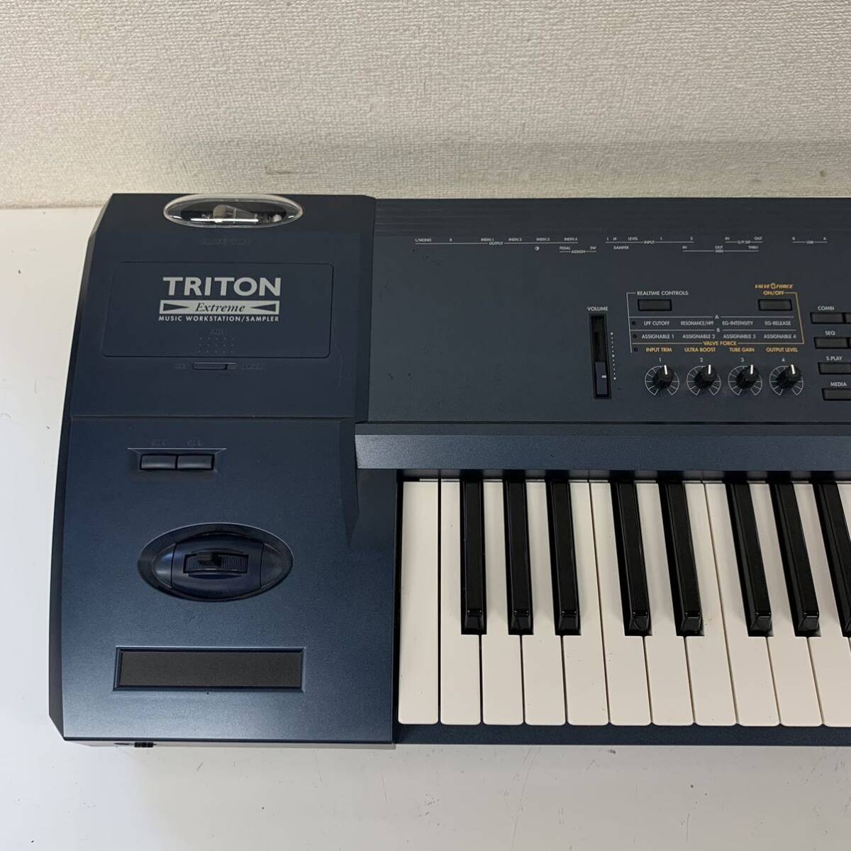 【直接引取り限定】 Korg TRITONEXT 76 シンセサイザー EXTREME コルグ 真空管 説明書 キーボード 電子ピアノ Gt10 1714-81_画像2