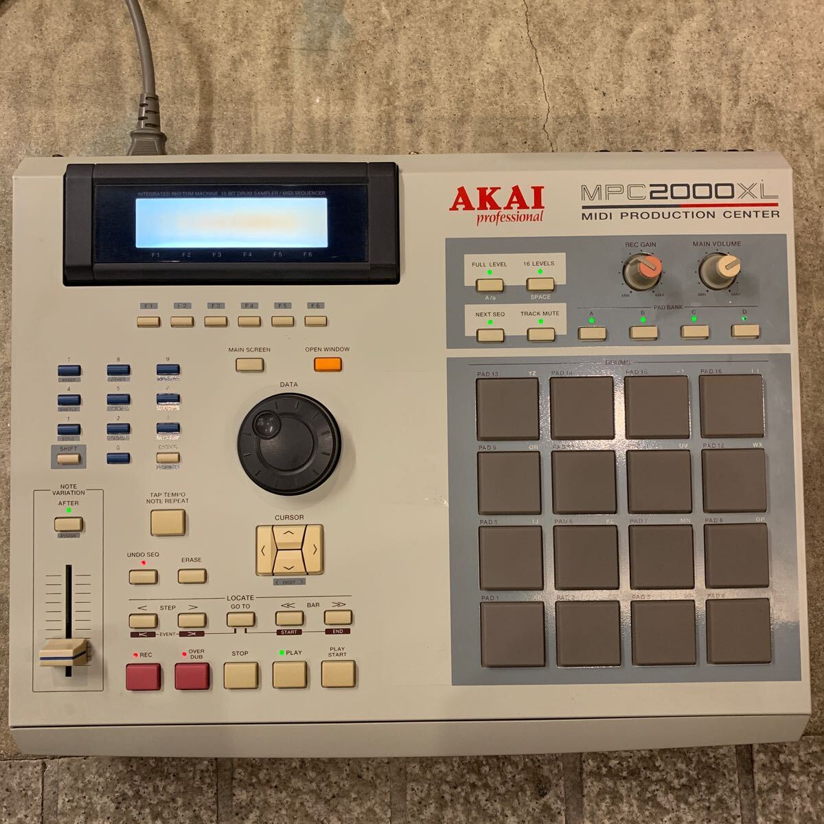 AKAI sampler Akai MPC2000XL used Junk 