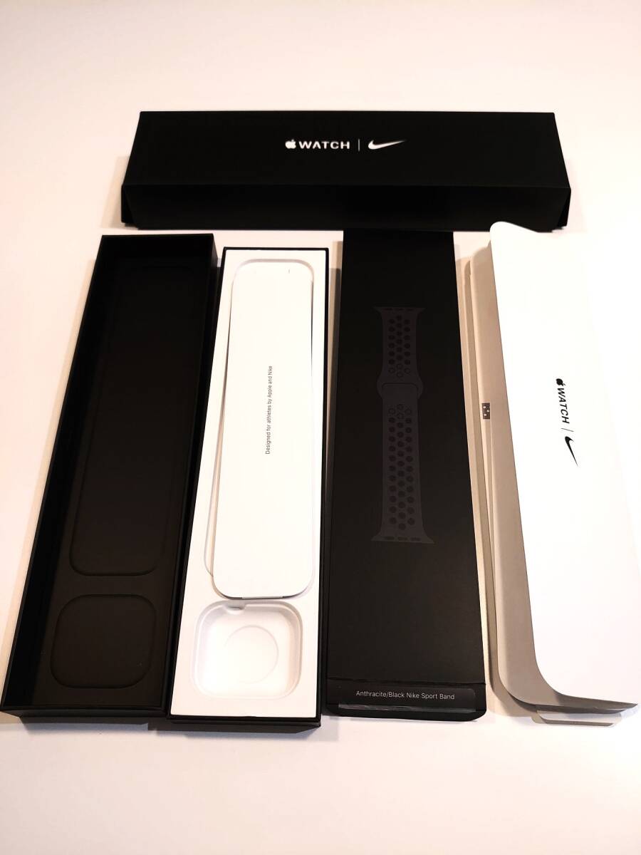 Apple Watch Nike Series 6（GPSモデル） 44mmスペースグレイアルミニウムケースとアンスラサイト/ブラックNikeスポーツバンド送料込み！_画像3