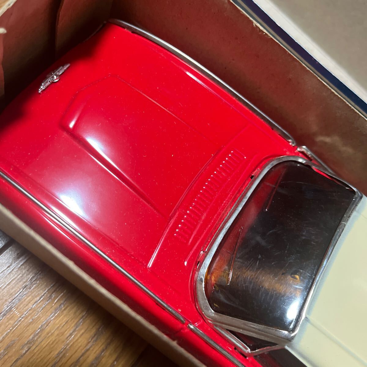 ブリキ玩具 自動車 車 フリクションカー Sedan/セダン 約27cm 箱付き 未使用品 当時物 赤 ジャンクの画像3