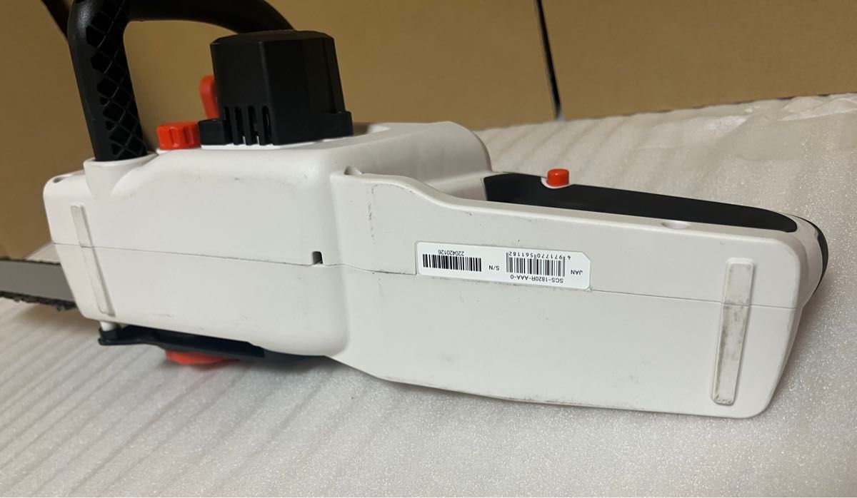 展示品未使用 工進 充電式チェンソー SCS-1820R バッテリー 充電 展示品未使用 工進 充電式チェンソー SCS-1820R バッテリー 充電