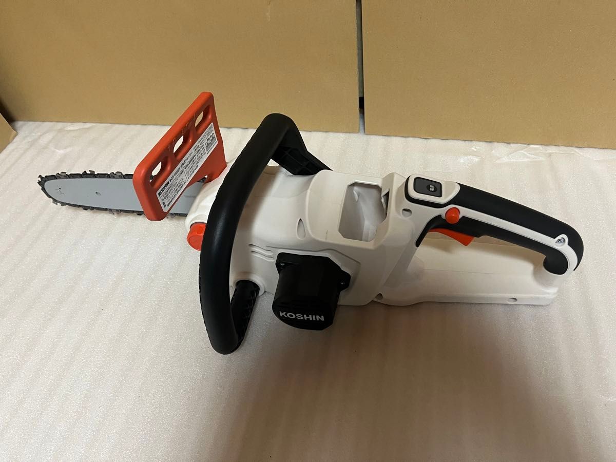 展示品未使用 工進 充電式チェンソー SCS-1820R バッテリー 充電 展示品未使用 工進 充電式チェンソー SCS-1820R バッテリー 充電