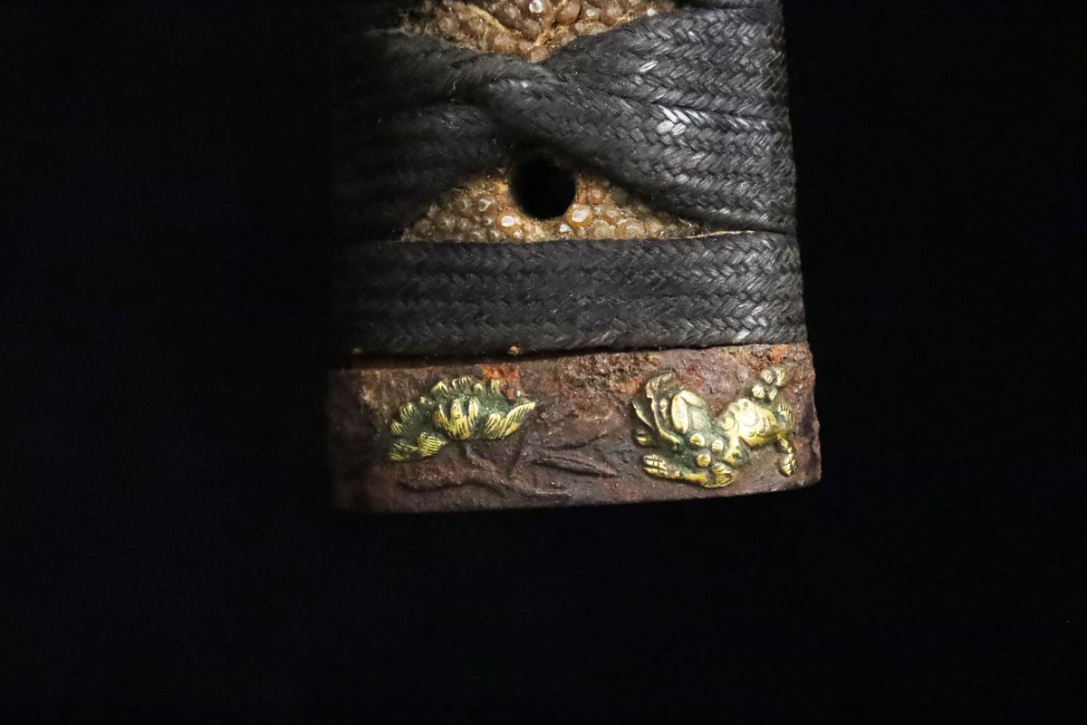  era armor short sword ... leather cover pattern iron metal .. flower map . head lion eyes . element copper ground tree . shape black paint scabbard exterior sword fittings [6447qu]