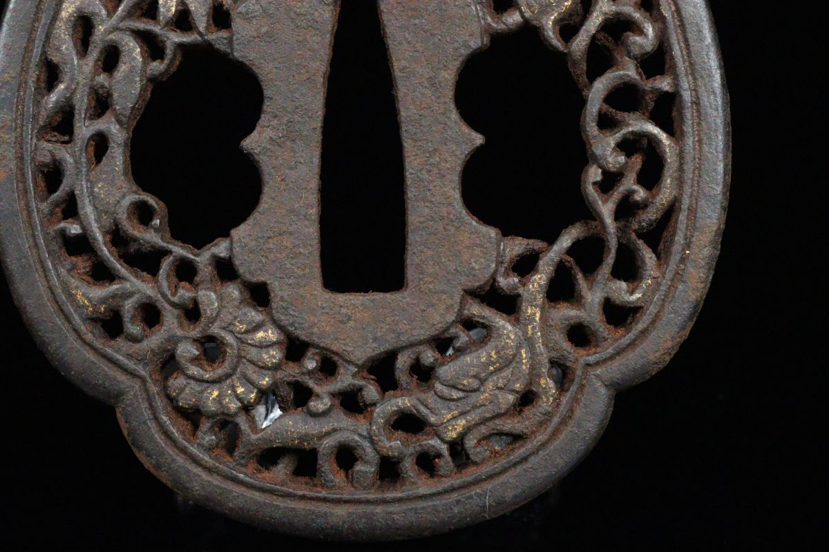  Edo period iron ground flower Tang .. south .. guard on sword 7.4. small . structure sword fittings era armor collector . warehouse goods [6458⑭]