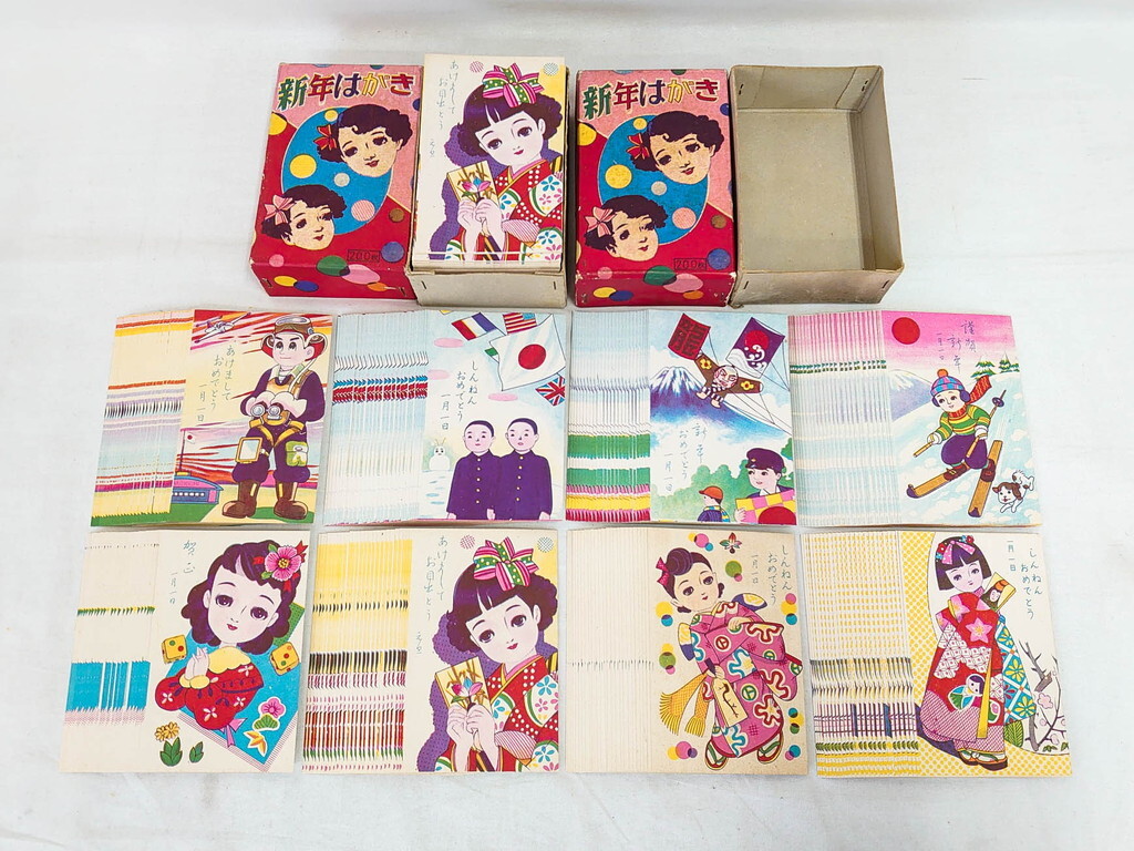 R-075226 昭和レトロ 新年はがき 女の子 男の子 200枚×2箱セット(絵葉書、年賀状、ハガキ、箱付き、計400枚、8種類、振袖、スキー、凧)