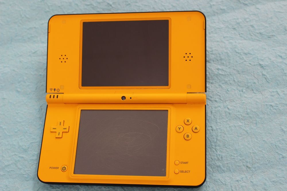 * nintendo Nintendo DSiLL UTL-001(JPN) желтый корпус только * рабочее состояние подтверждено 