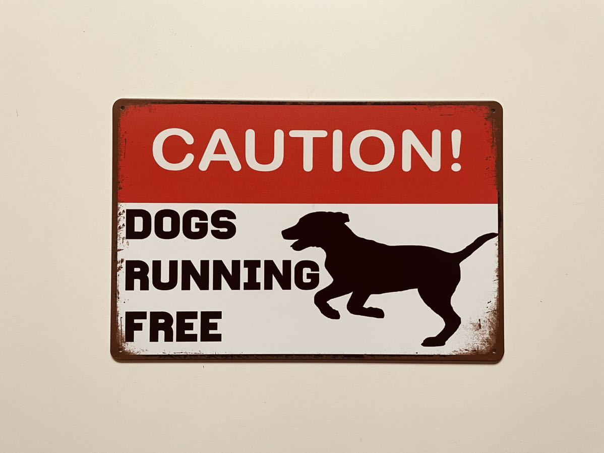 ブリキ看板 20×30㎝ 犬 イヌ CAUTION! DOGS RUNNING FREE 注意 犬 自由 走る ワンワン TIN ガレージ インテリア 新品 PRO-050 の画像2