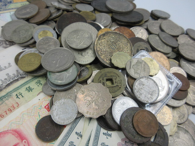 ◇ 外国 硬貨 紙幣 まとめて コイン メダル 総重量約1.6kg 中国 台湾 オーストラリア カナダ パキスタン 香港 インド等 大量 外貨 古銭の画像3