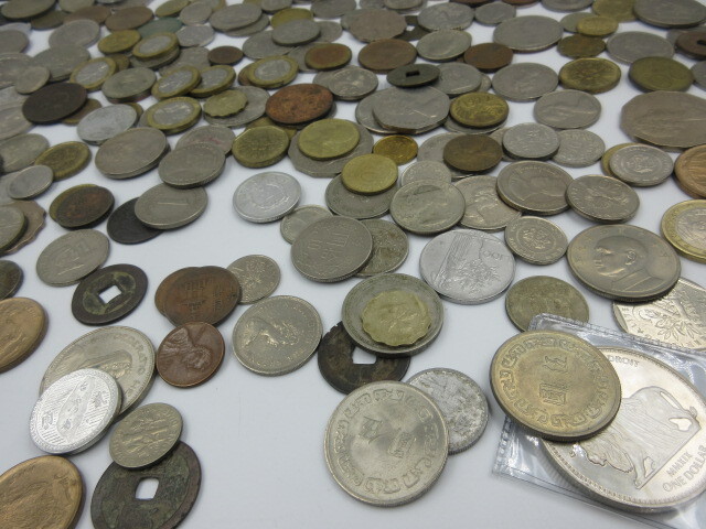 ◇ 外国 硬貨 紙幣 まとめて コイン メダル 総重量約1.6kg 中国 台湾 オーストラリア カナダ パキスタン 香港 インド等 大量 外貨 古銭の画像6