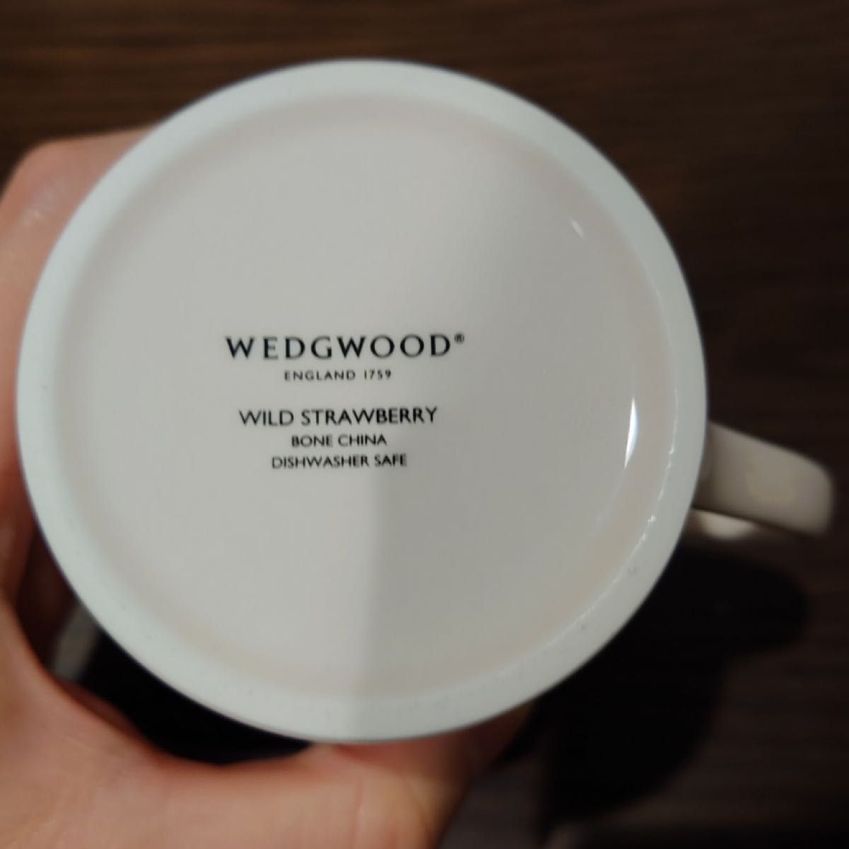 <WEDGWOOD> ウェッジウッド　ワイル ストロベリー パステルマグ ペア（グリーン･ピンク）