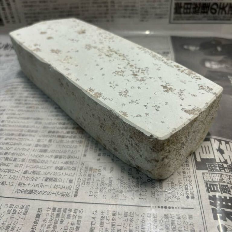 会津砥？ 天然砥石 約1.7kg 中砥石 希少 良質 手はつり 砥石 刃物 研ぎ 大工道具 鉋 鑿 japanese natural stone aizu? _乾燥時