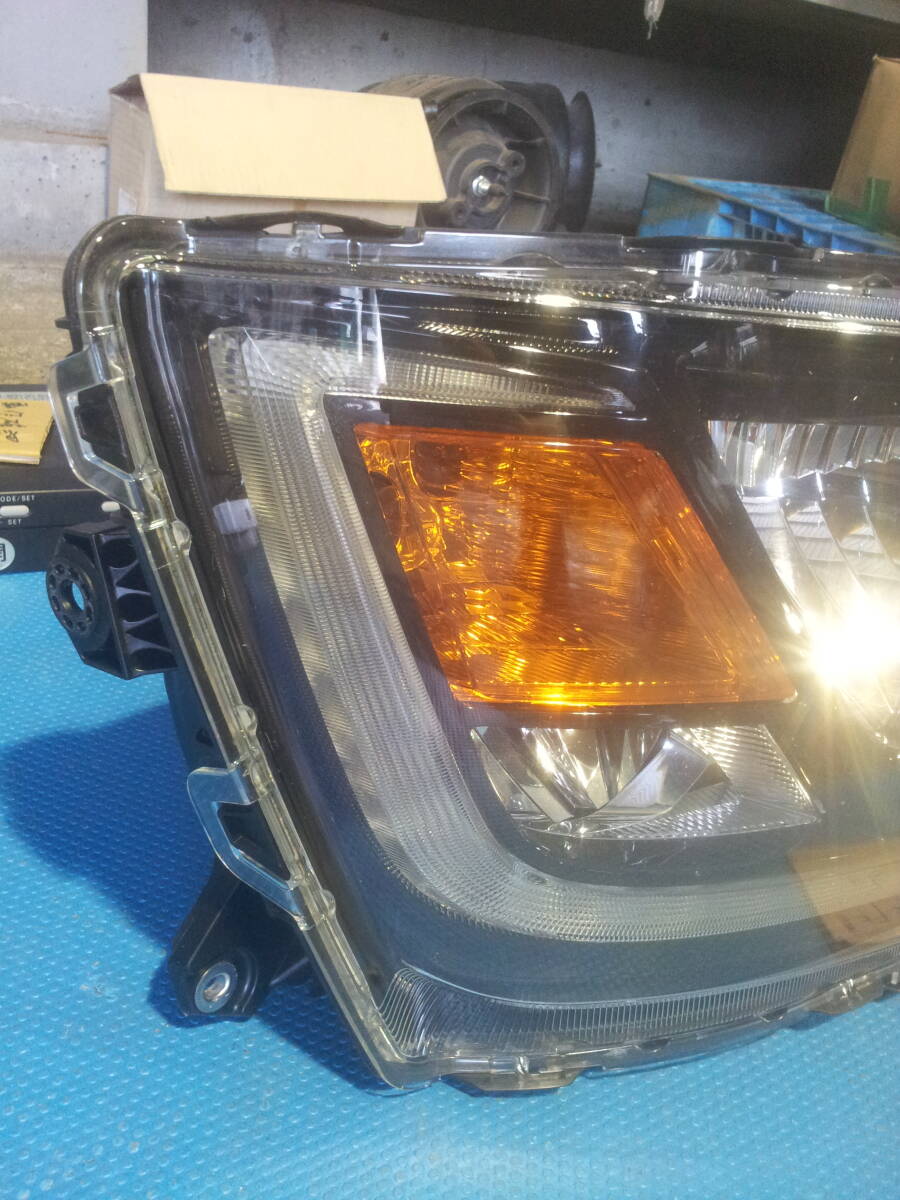  Hino Ranger * Profia LED head light right side driver`s seat side R6-4-27
