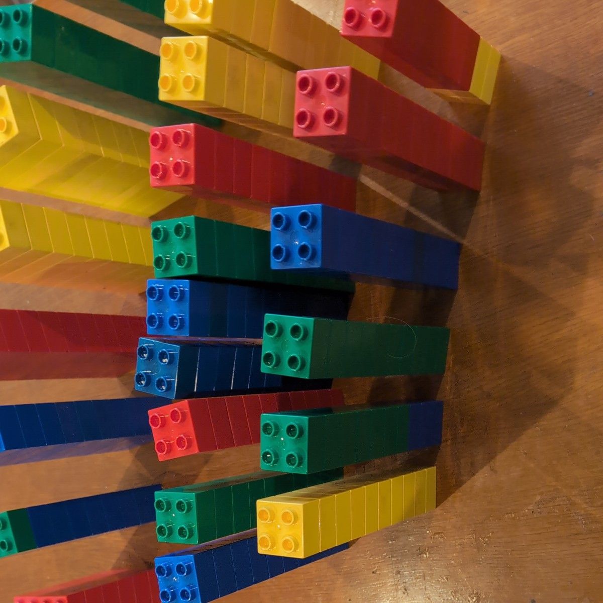 レゴブロック2x4が77個 2x3が147個