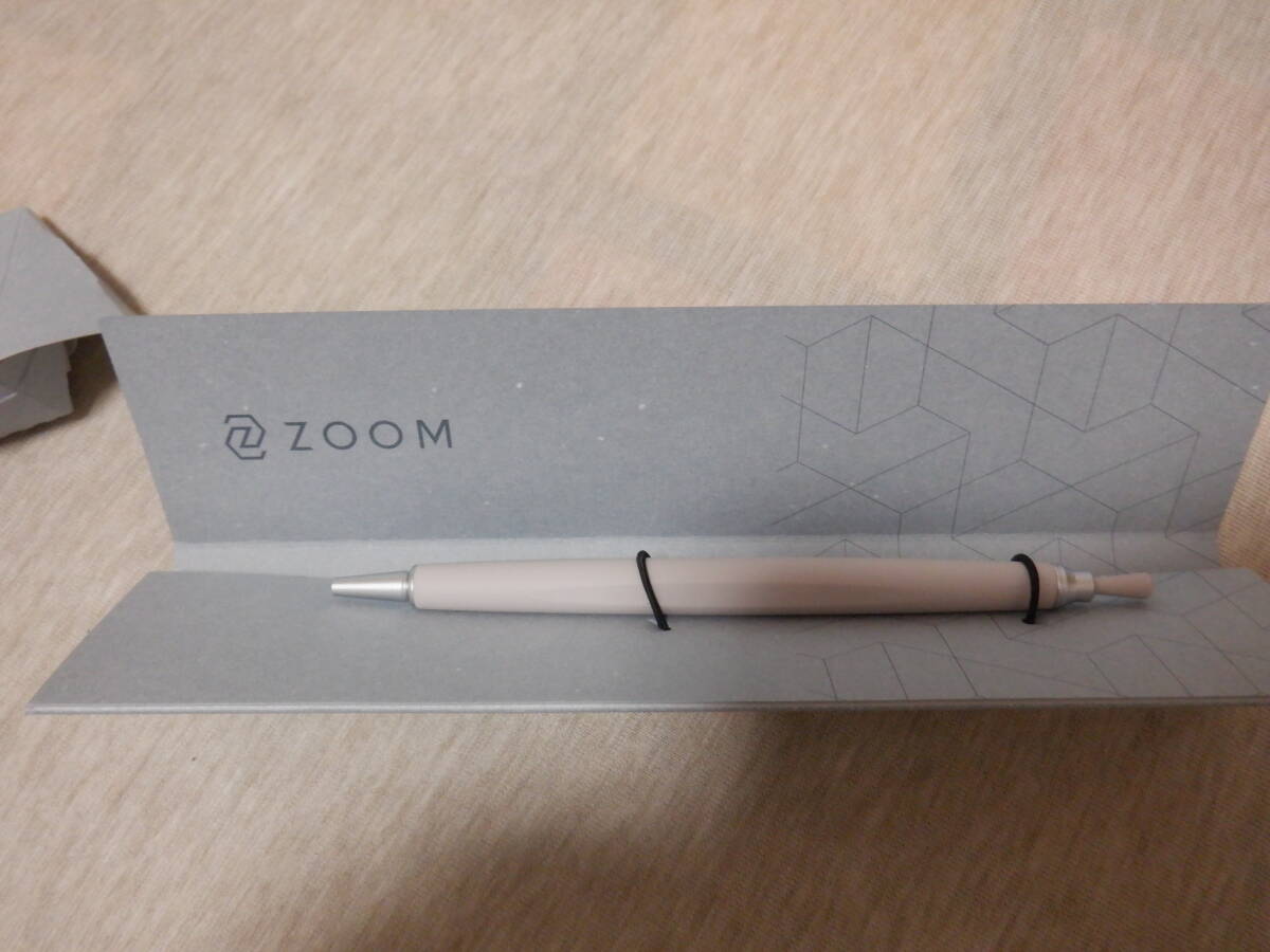 【 TOMBO ZOOM マットラベンダー油性ボールペン 】 トンボ鉛筆 油性 ノック式・ブラックインク・新品未使用・箱入りの画像1