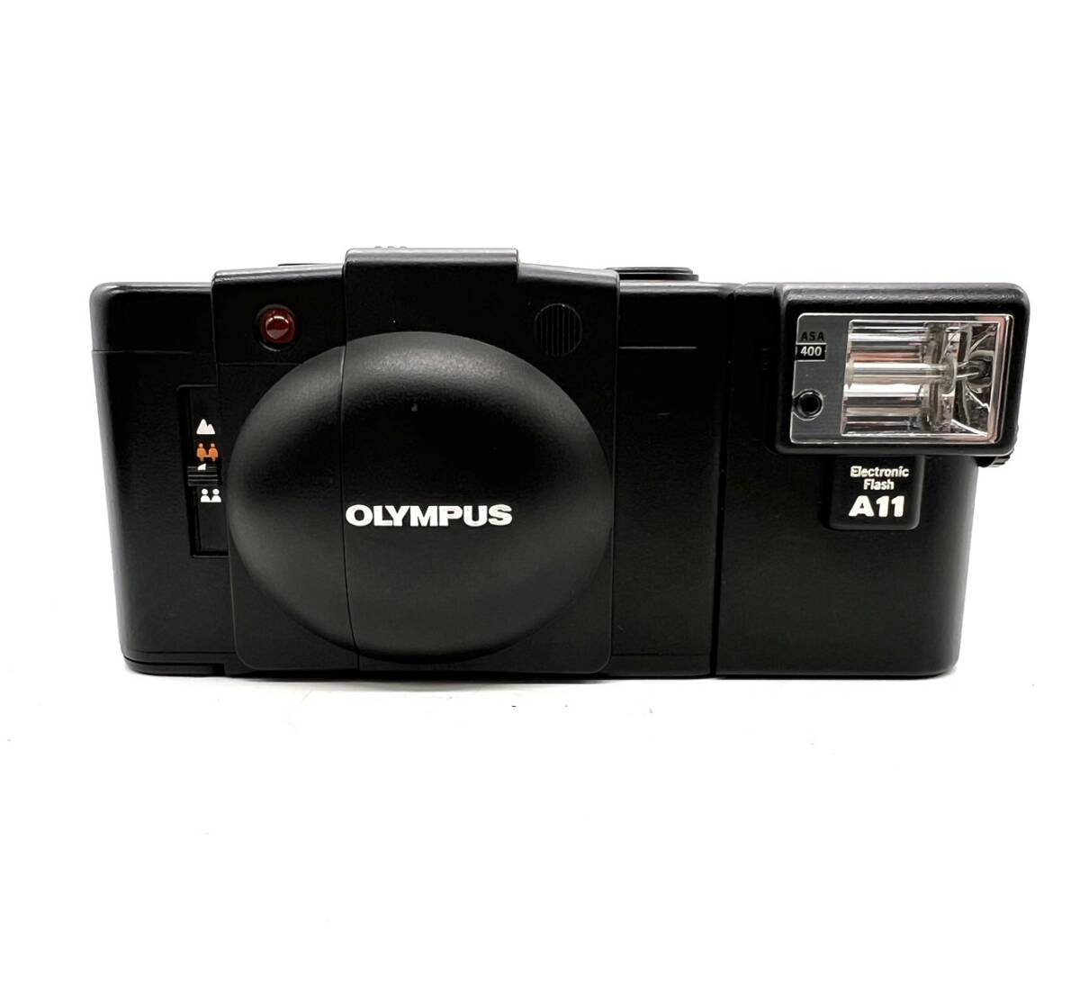 ■OLYMPUS オリンパス XA2 A11 コンパクトフィルムカメラ D.Zuiko 1.3.5 35mm フラッシュユニット 付 中古 現状品 ケース 付_画像2