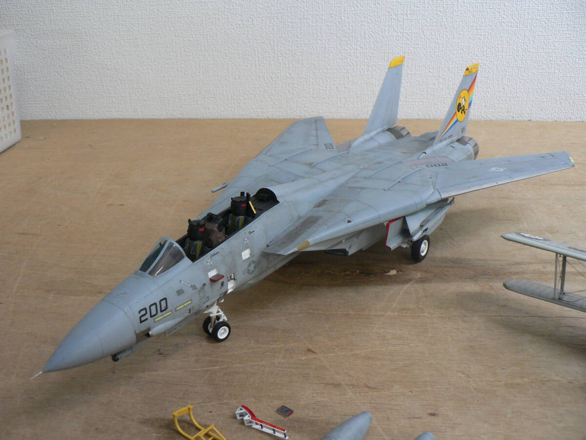 BBP310 完成品 中古 組立済 プラモデル 3機まとめて / F-4 EJ ファントム 1:48 / F-14D トムキャット 1:48 / Fairey Swordfish 1:72