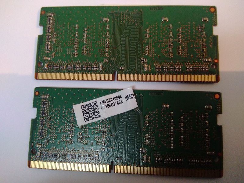 ほぼ揃い 合計8GB（4GB×2枚)のペア ／ DDR4-2400 PC4-19200 Micron ／送料無料 【四00揃】cの画像4