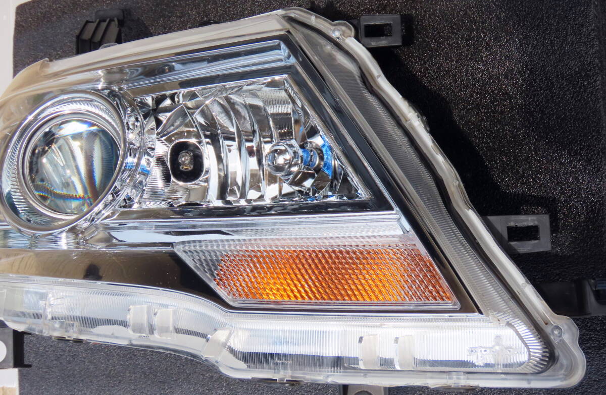 美品 セレナ C25 ハイウェイスター 後期 ヘッドライト HID  100-24921 の画像7