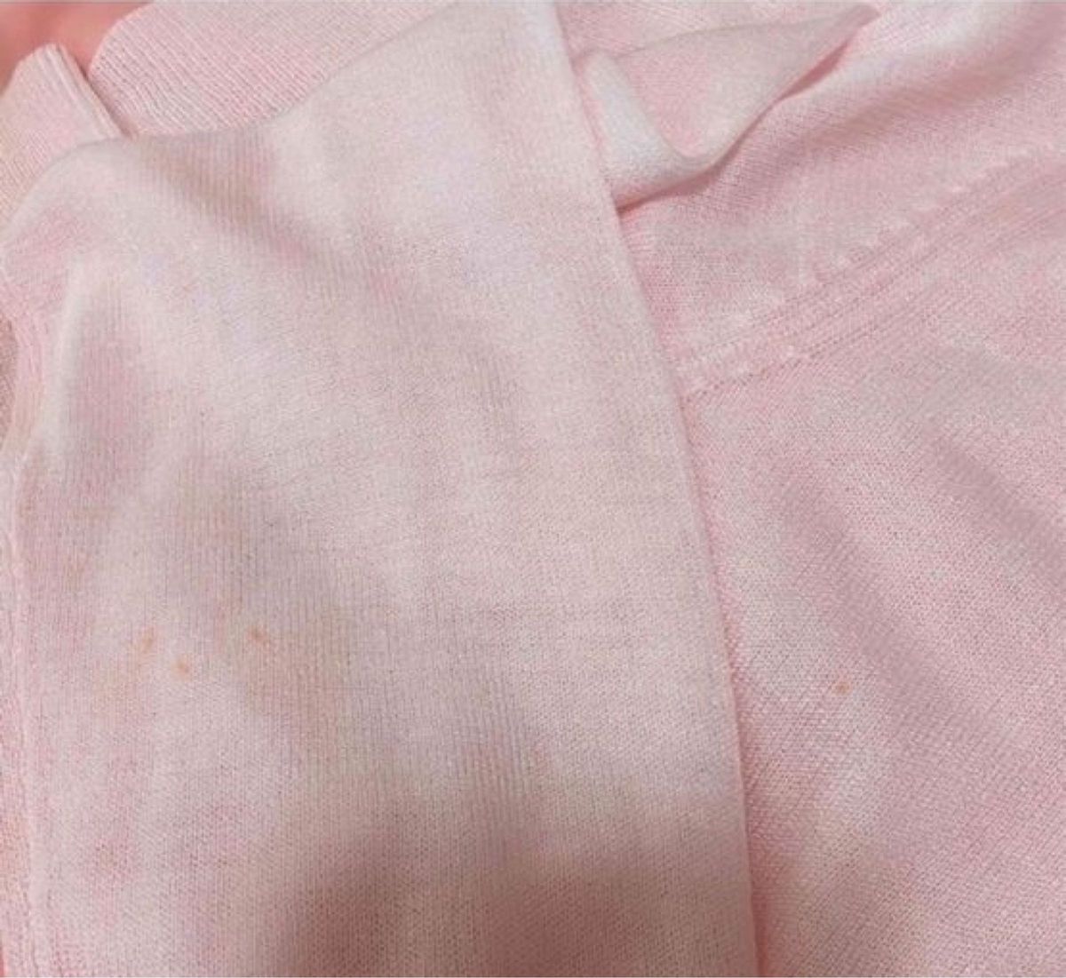 新品タグ付き　ユニクロ　人気商品　ライトＶネックカーディガン　ピンク　シアー　長袖　カーディガン　薄手　Mサイズ