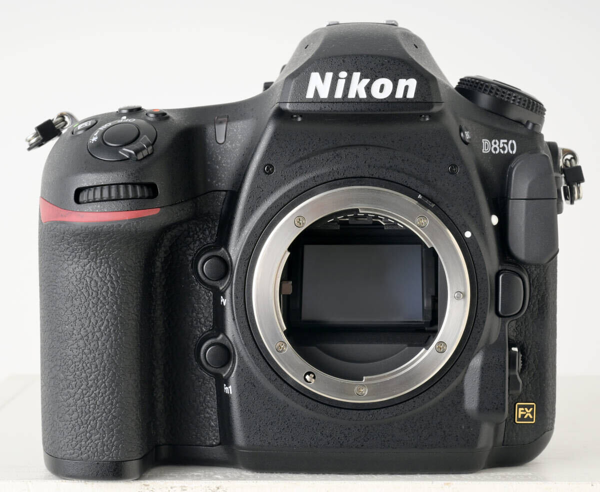 NIKON D850 ニコン MBD18 バッテリー２本付 一眼レフデジタルカメラ NIKON NIKKOR LENS AF-S 24-70mm F2.8 ED VR レンズ セットの画像2