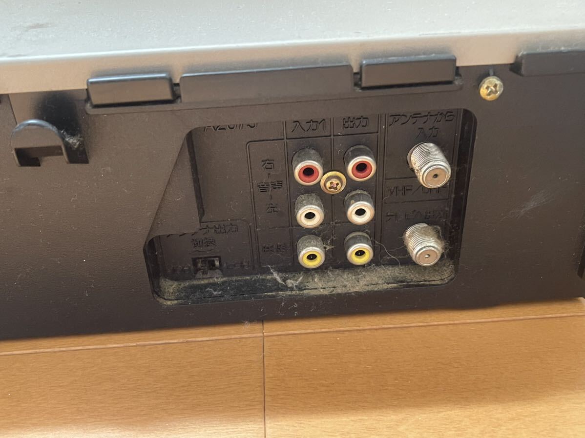 SHARP VC-HF90 ビデオデッキ 動作確認済みリモコン付00年製　ジャンク品 シャープ VHSビデオデッキ ビデオカセットレコーダー _画像4