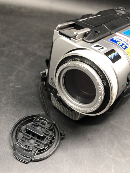 Sony DCR-TRV310 ソニー Digital 8 Handycam ビデオ カメラ レコーダー AC-V700 バッテリー充電器 NP-F750 NP-F570 バッテリーの画像4