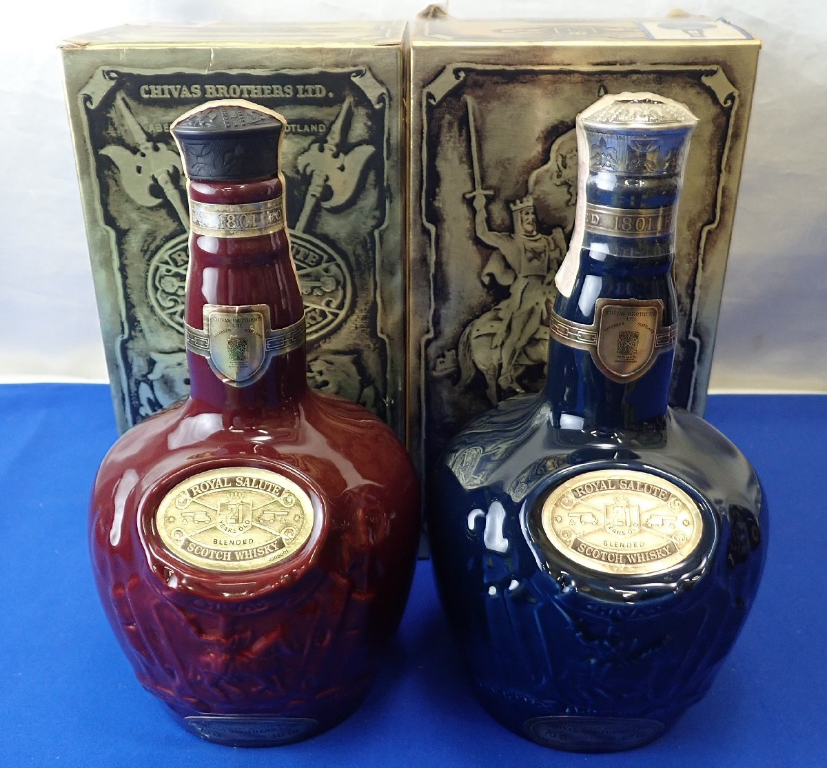 ◎【未開栓】ROYAL SALUTE ロイヤルサルート 21年 2本セット 陶器 青 赤 ブルー レッド 700ml 40% スコッチ ウイスキー 新品 シーバス 箱B_画像1