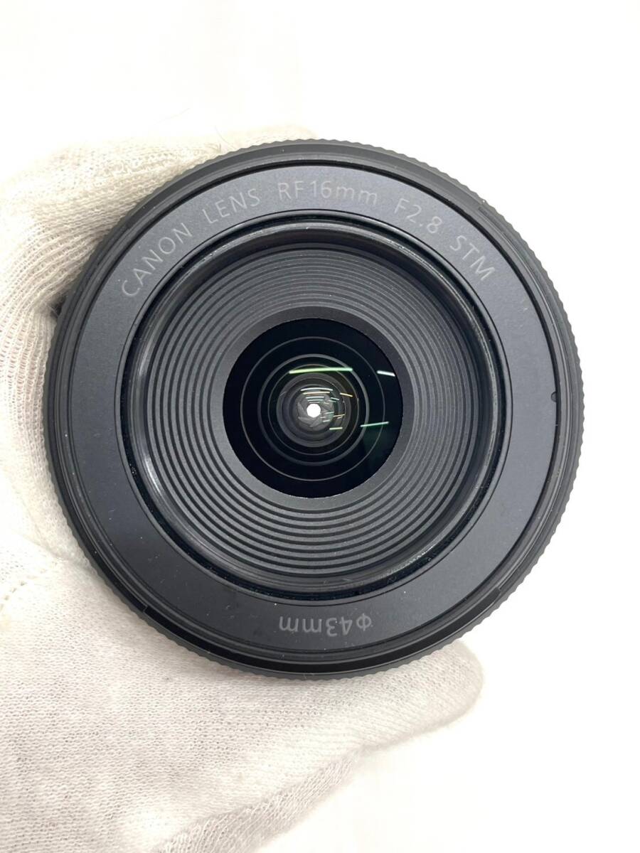 D6831*23 極美品 Canon キャノン RF16㎜ F2.8 STM 単焦点レンズ カメラ用レンズ レンズキャップ付きの画像2