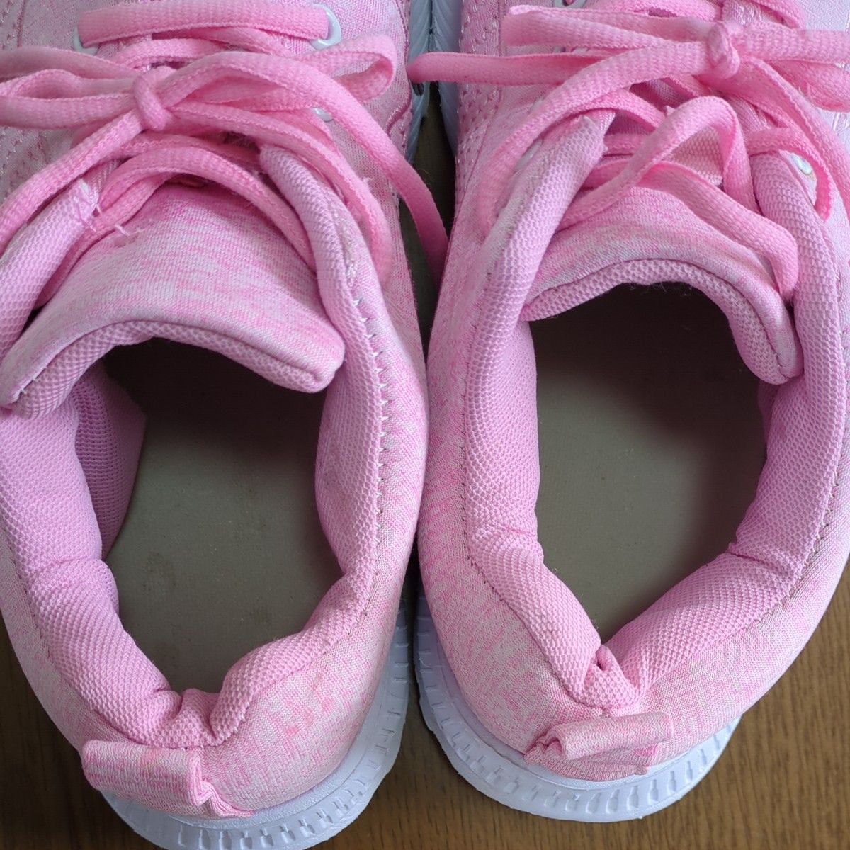 24センチ　ピンク 軽量スニーカー 靴