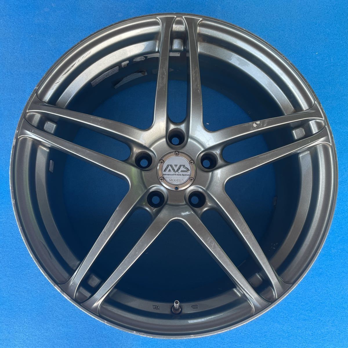 YOKOHAMA AVS MODEL5 AVS モデル5 18×8J+38 PCD114.3-5穴 ハブ径約73mm. アルミホイール1本のみの画像1