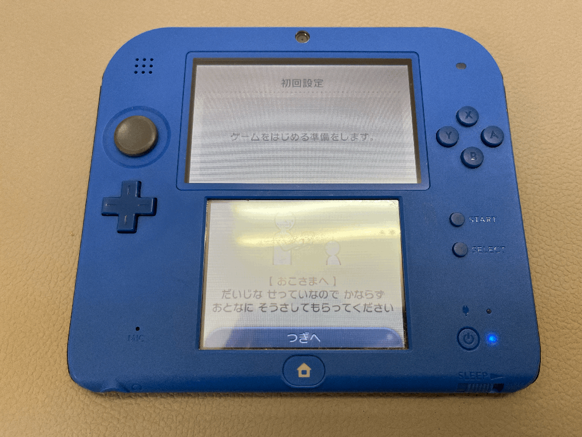 1円スタート Nintendo 任天堂 ニンテンドー2DS 通電確認済 現状品 ソフト8点 セットの画像4