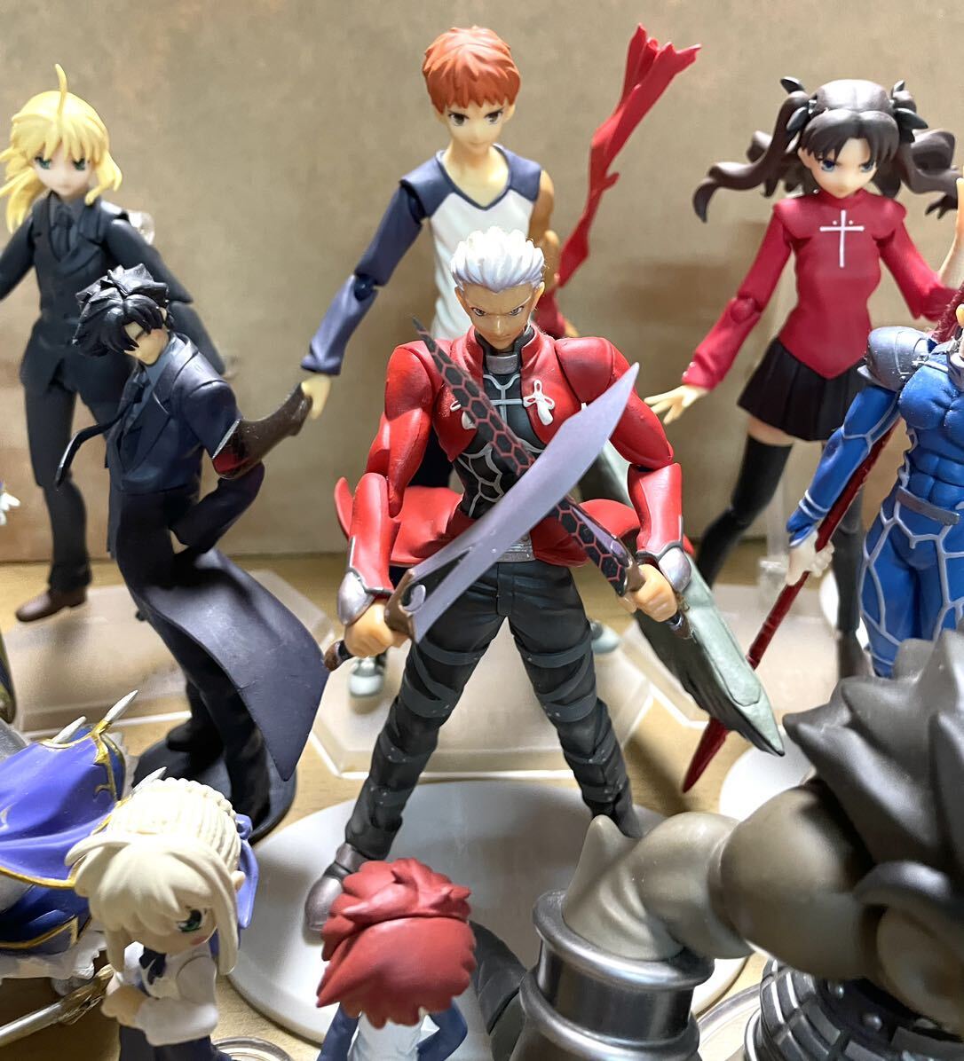 レア fate figma 衛宮士郎 セイバー ランサー アーチャー バーサーカー 切嗣 遠坂凛 ギルガメッシュ フィギュア 16種 ジャンク品 - Fate レア fate figma 衛宮士郎 セイバー ランサー アーチャー バーサーカー 切嗣 遠坂凛 ギルガメッシュ フィギュア 16種 ジャンク品 - Fate