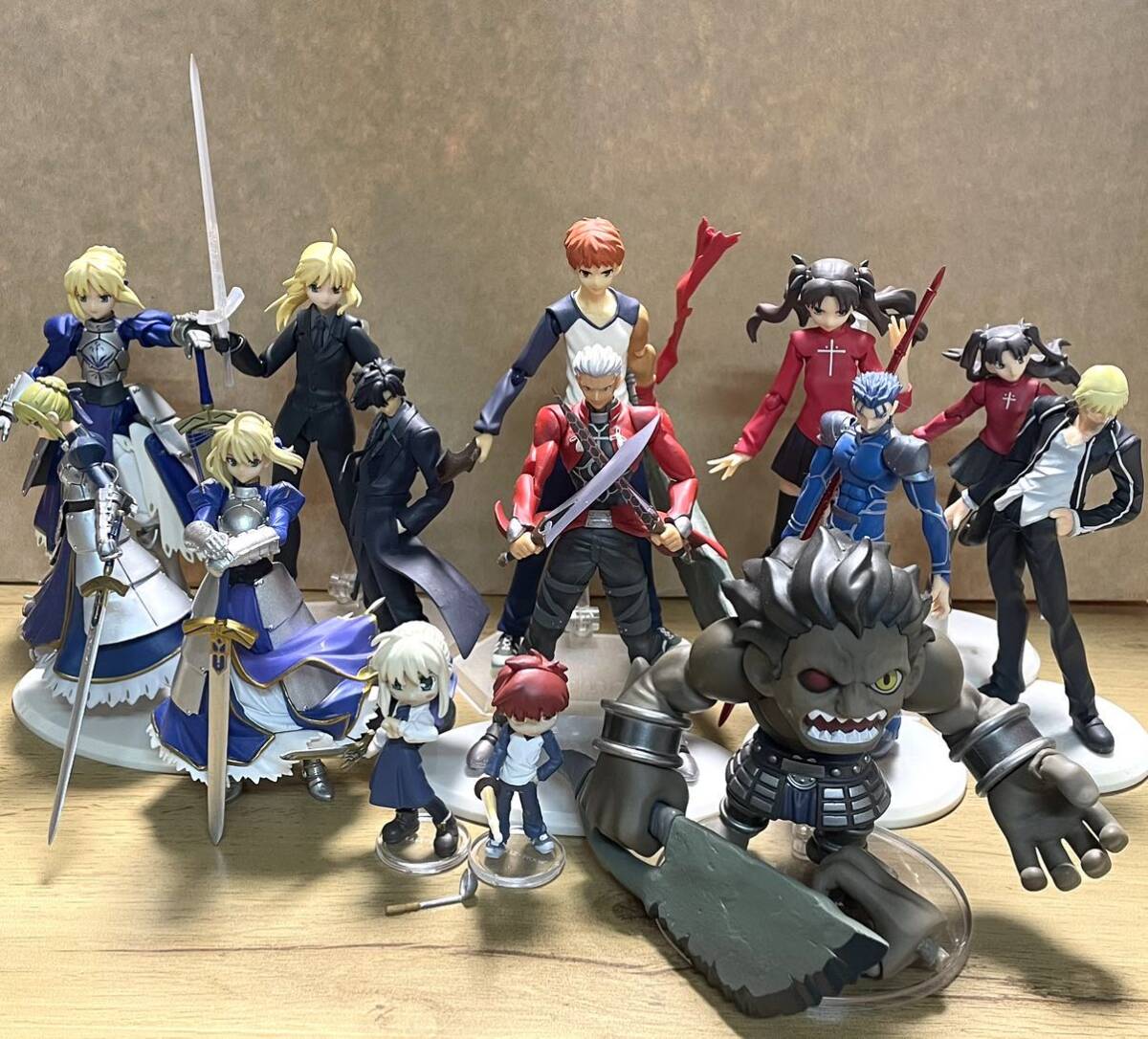 レア fate figma 衛宮士郎 セイバー ランサー アーチャー バーサーカー 切嗣 遠坂凛 ギルガメッシュ フィギュア 16種 ジャンク品 - Fate レア fate figma 衛宮士郎 セイバー ランサー アーチャー バーサーカー 切嗣 遠坂凛 ギルガメッシュ フィギュア 16種 ジャンク品 - Fate