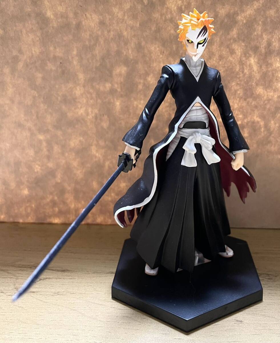  rare BLEACH black cape one . bleach character z figure 3 body ..