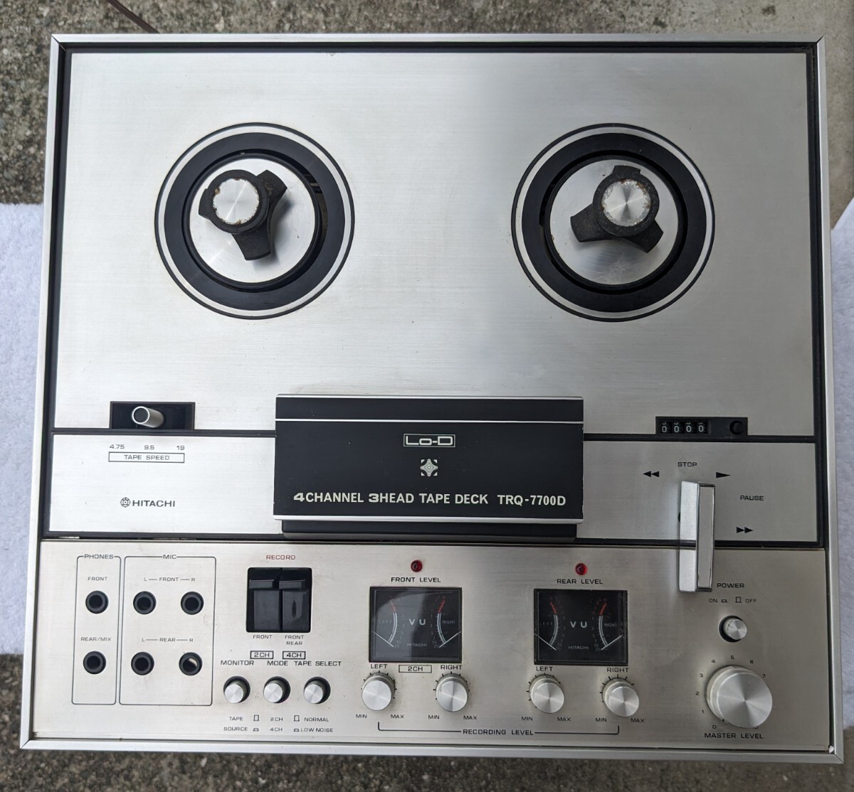 【中古ジャンク品】日立 （TRQ-7700D） （Lo-D） オープンリールデッキ 4CHANNEL 3HEAD TAPE DECK オーディオ機器 【通電確認済】の画像1