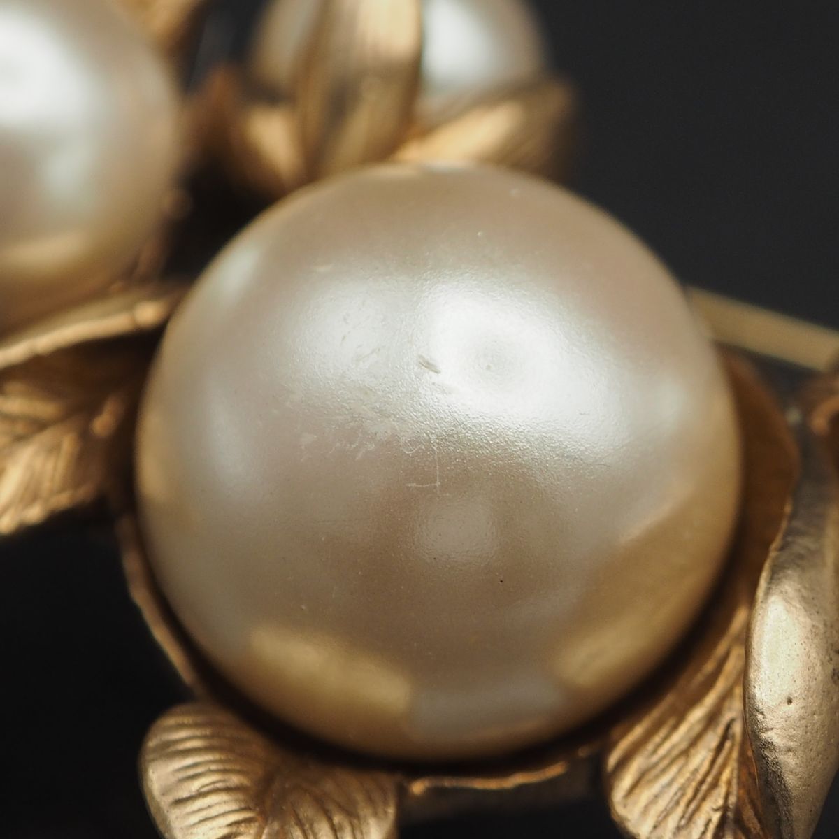 P622 Vendome btikVENDOME BOUTIQUE brooch large grain fake pearl design Gold 