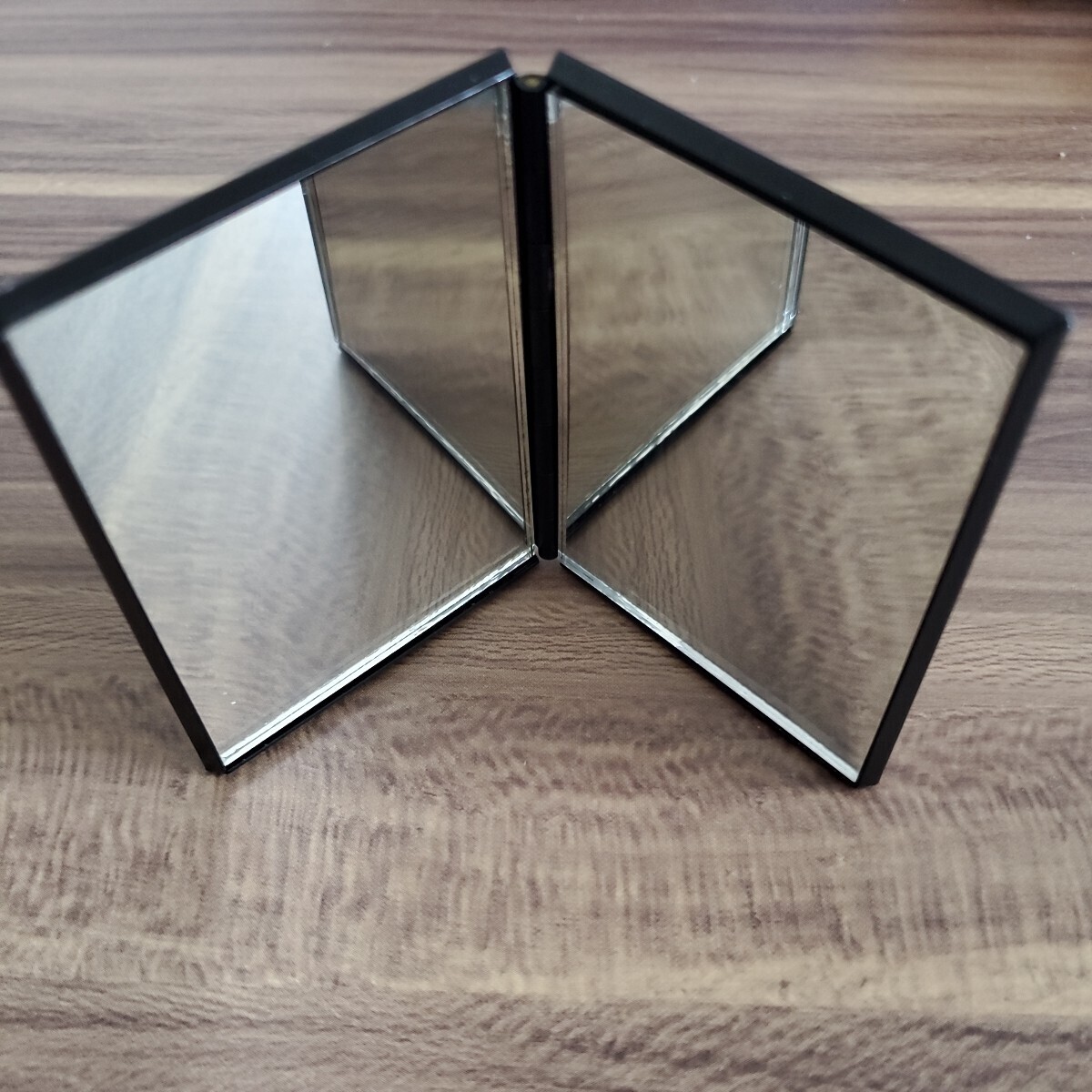 二面鏡　コンパクトミラー　新品未使用　縦５センチ　横６センチ_画像3