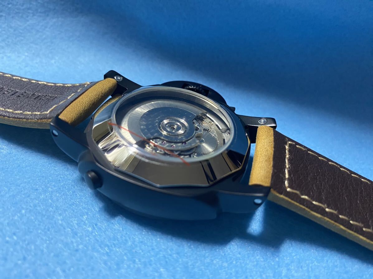 自動巻腕時計 CUSTOM MADE ONE OF EDITION スケルトンバック、日付、パワーリザーブメーター付きの画像5