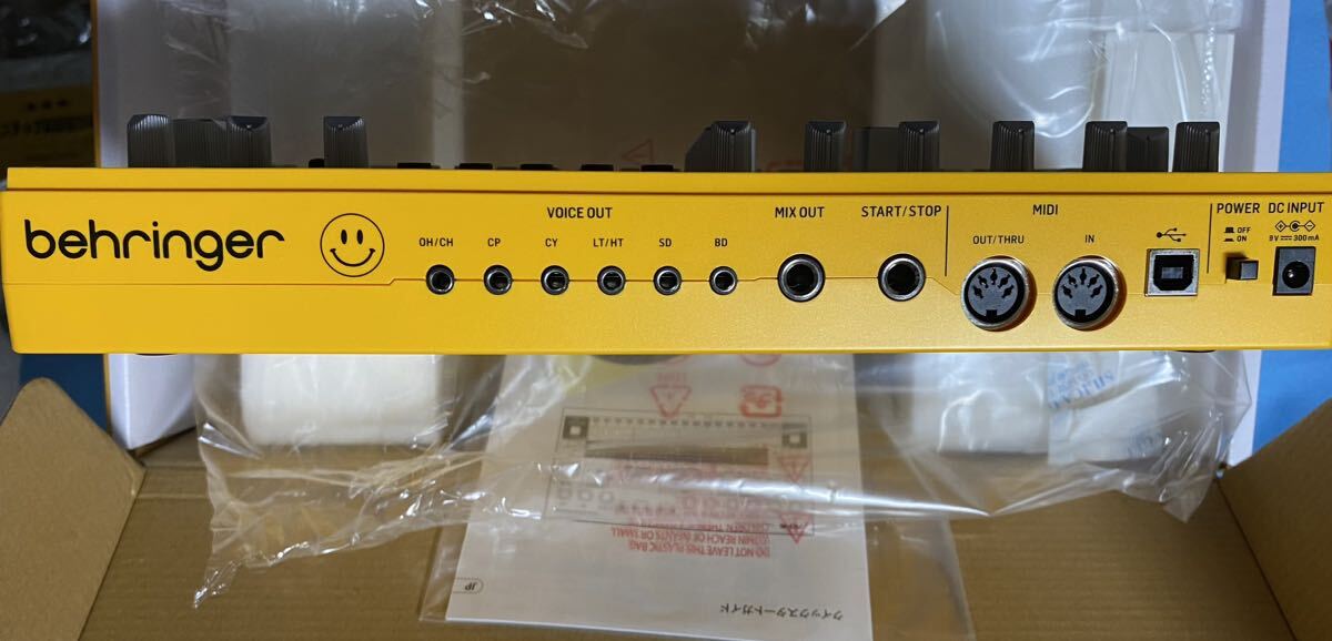 BEHRINGER RD-6 ベリンガー　アナログドラムマシーン、黄色い、ニコニコマークバージョン_画像3