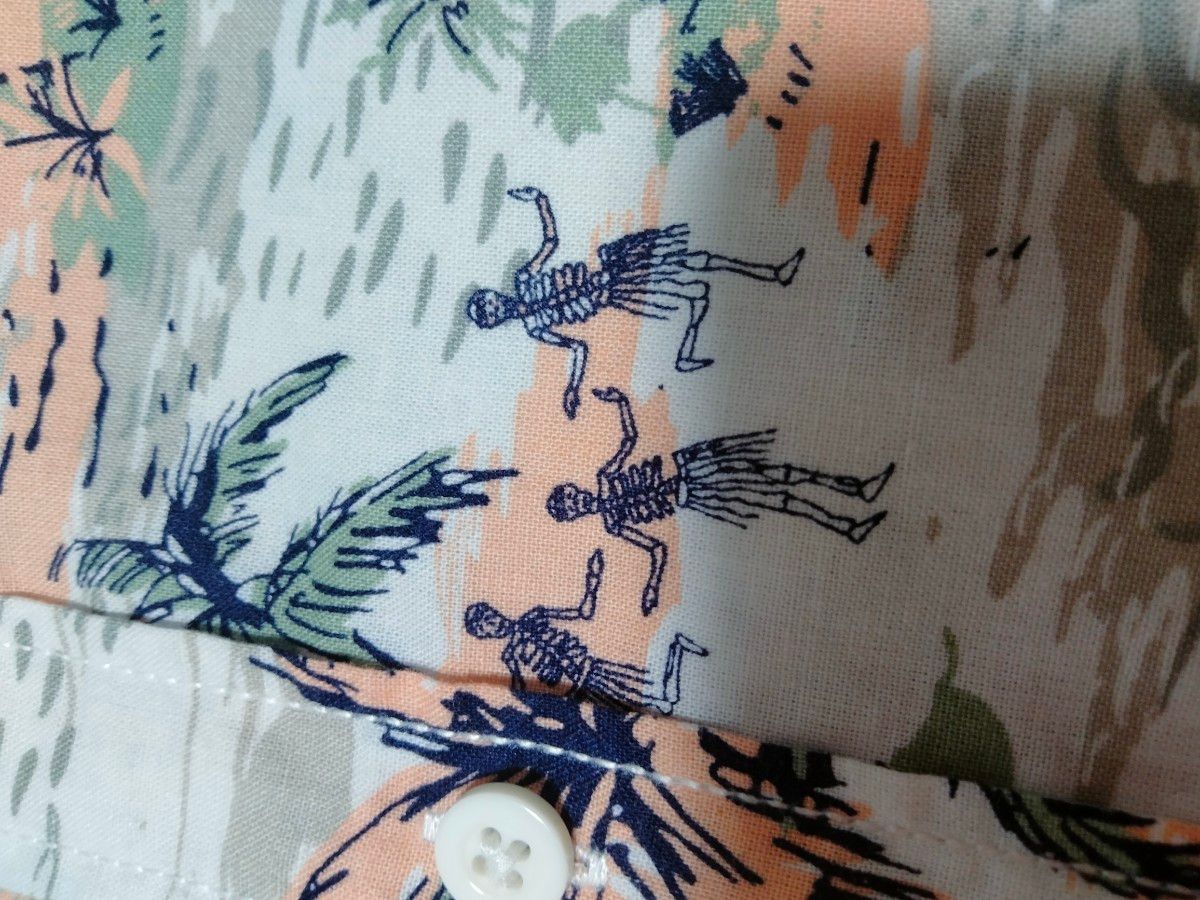 【H＆Ｍ】エイチアンドエム　メンズ　アロハシャツ　半袖シャツ　ヤシの木　ガイコツ　海　サーフィン　サメ　ホワイト系　Sサイズ