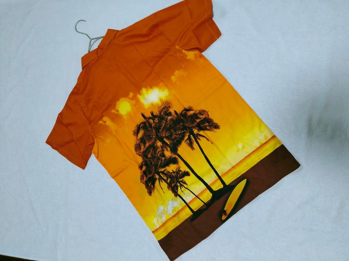 【PIKO】ピコ 新品未使用　上のみ　 男女兼用　やしの木　海　夕焼け　オレンジ系　ハワイ　Ｍサイズ アロハシャツ